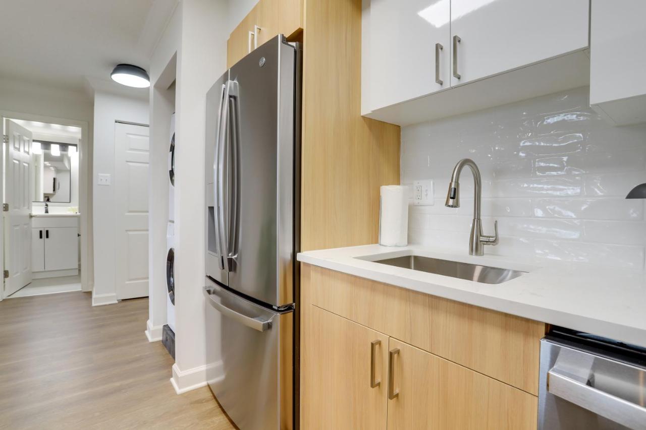 Modern & Charming Apt With Rooftop @Pentagon City Арлингтон Экстерьер фото