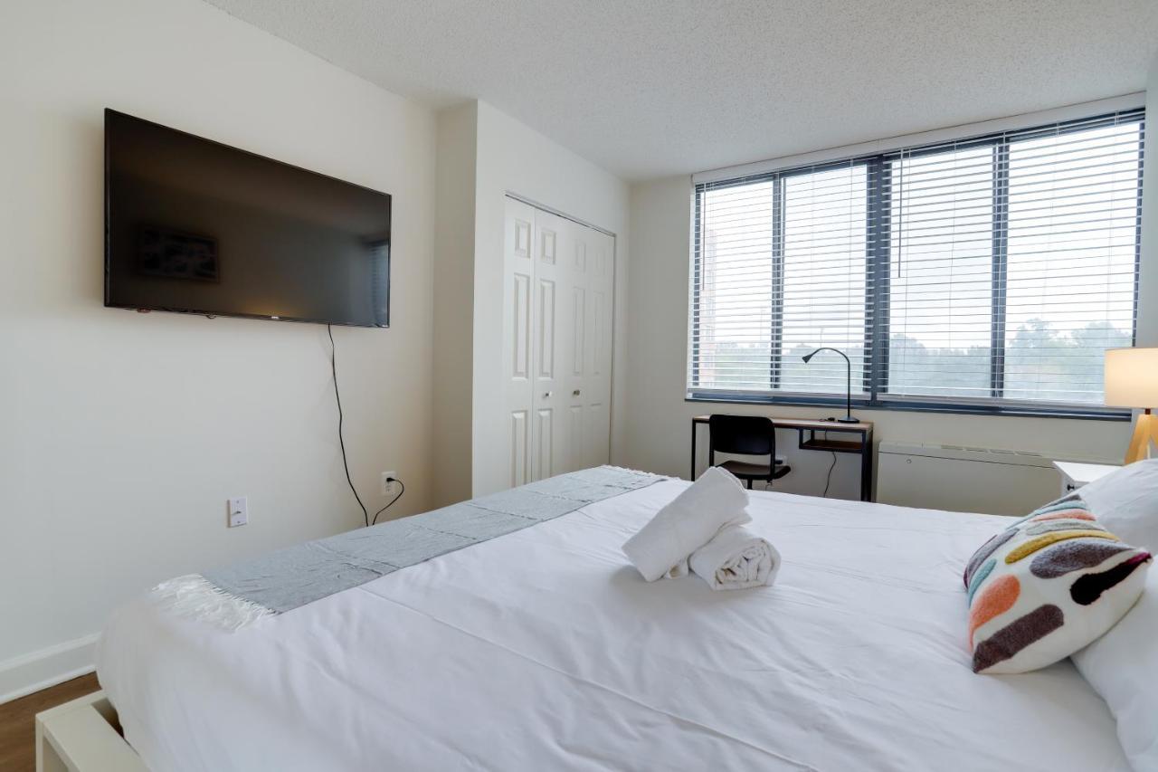 Modern & Charming Apt With Rooftop @Pentagon City Арлингтон Экстерьер фото