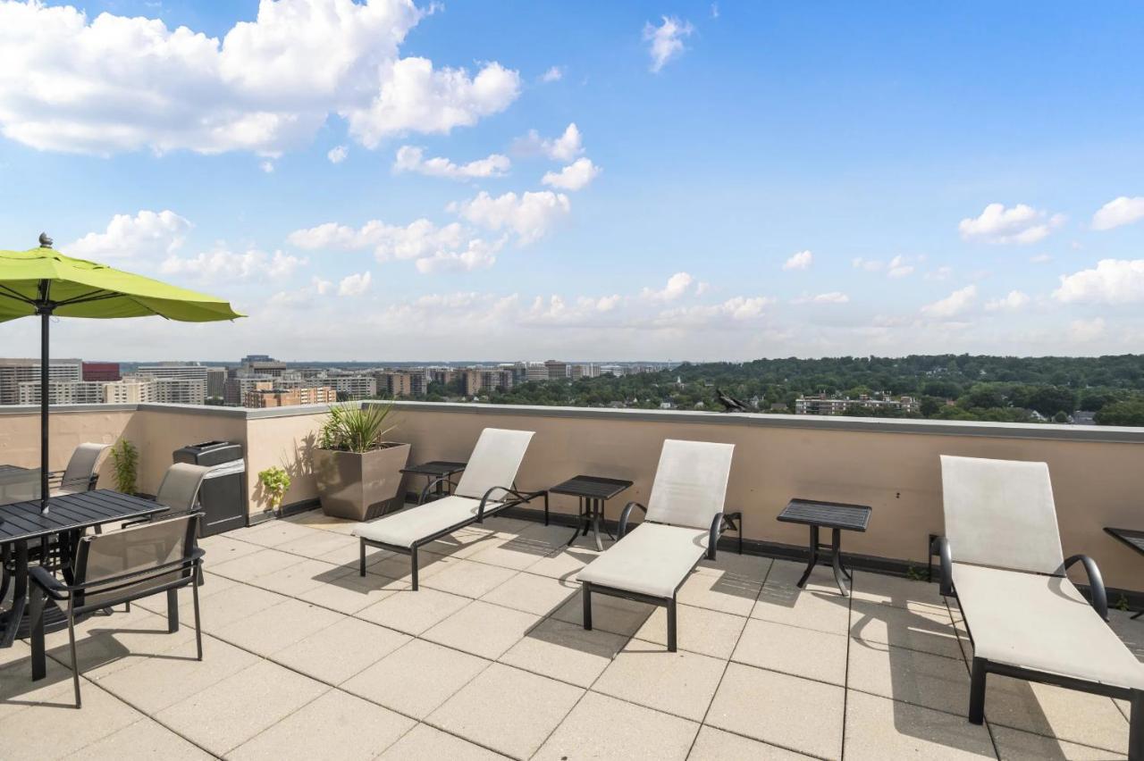Modern & Charming Apt With Rooftop @Pentagon City Арлингтон Экстерьер фото